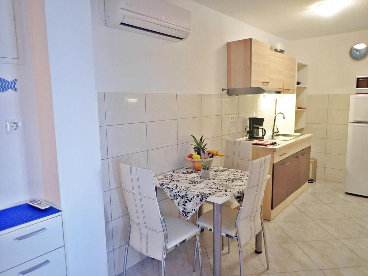 Apartments Lilly By The Sea Baric Draga Bagian luar foto